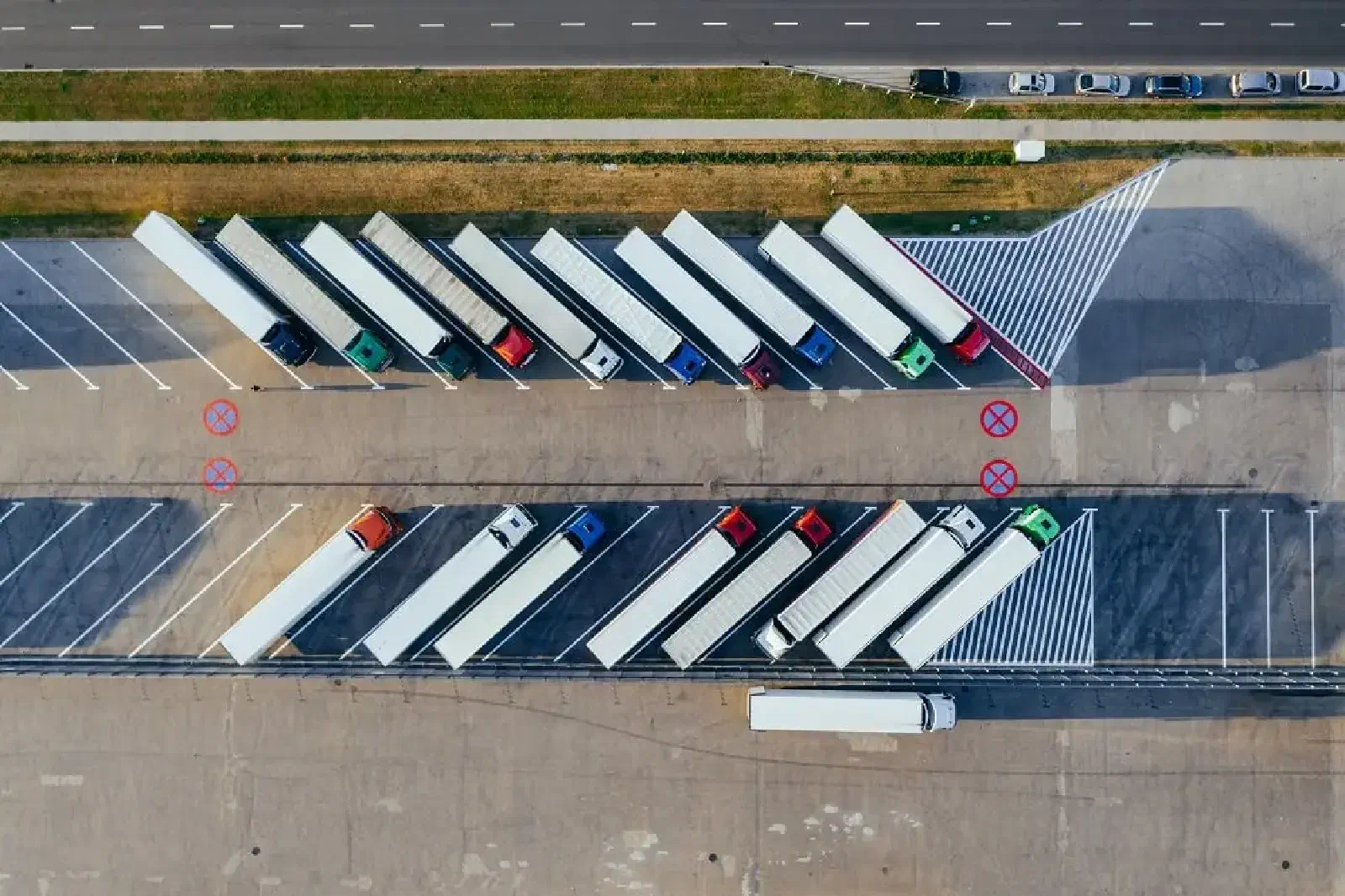 Improve Logistics Safety Performance: 10 Essential Tips for the Transportation and Logistics Industry Improve Logistics Safety Performance: 10 Essential Tips for the Transportation and Logistics Industry