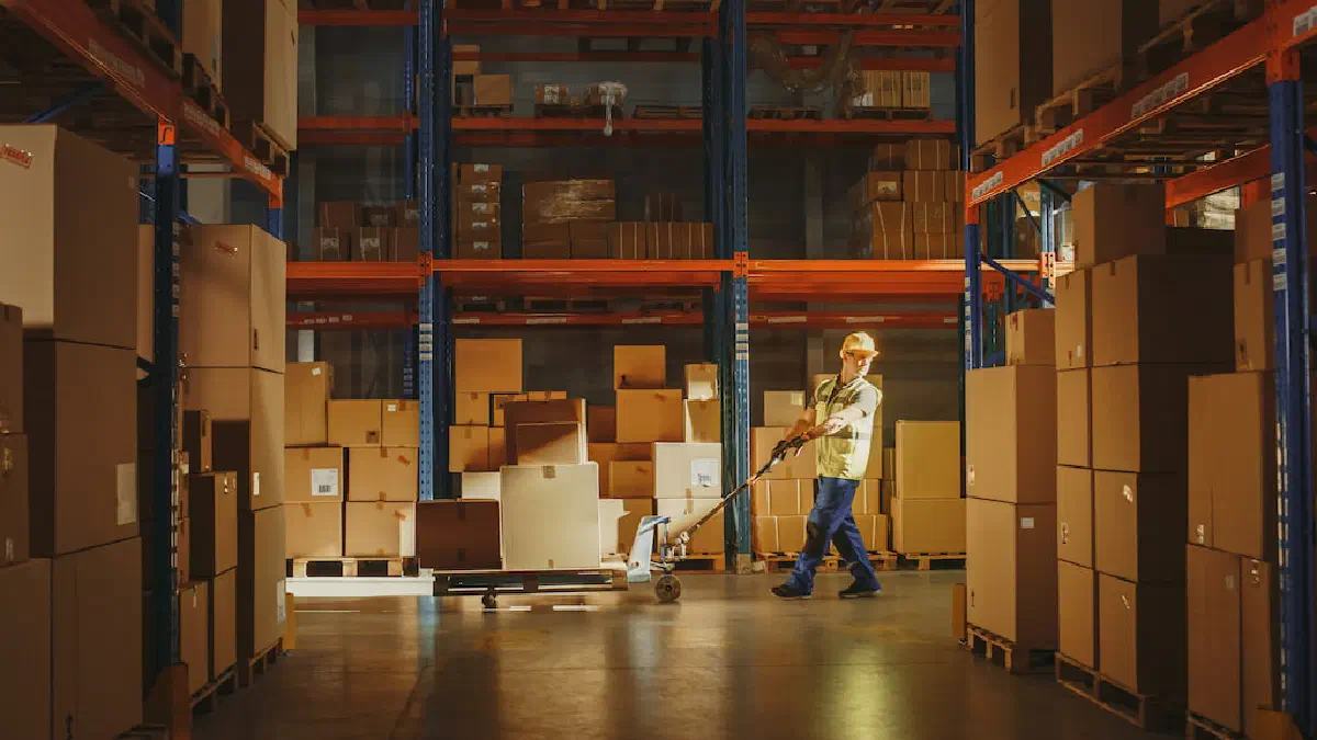 Freight Floor Loading vs Palletizing: What Are They and Which One To Choose? Freight Floor Loading vs Palletizing: What Are They and Which One To Choose?