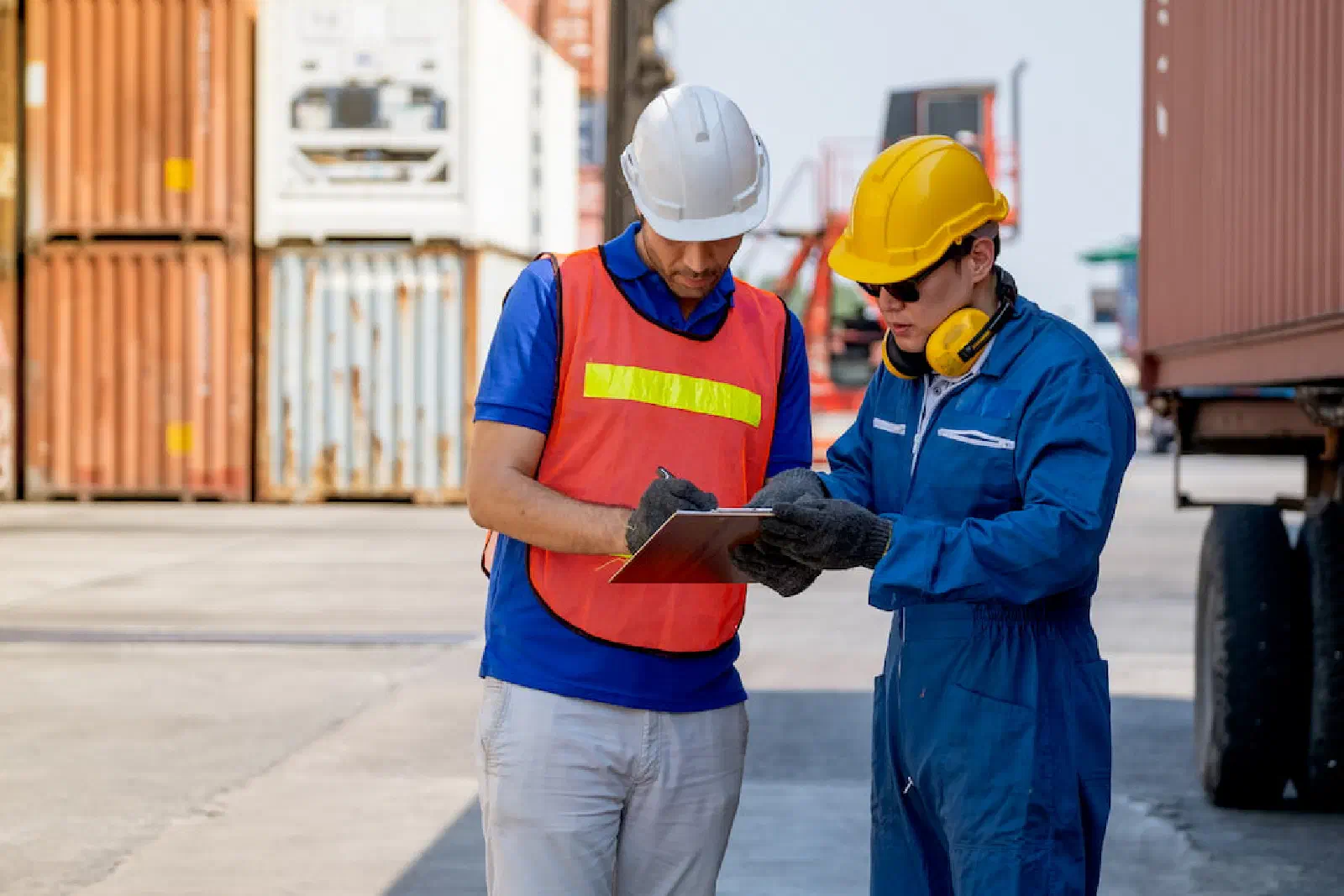 Freight Importing 101: Customs Clearance Fees and Paperwork Freight Importing 101: Customs Clearance Fees and Paperwork
