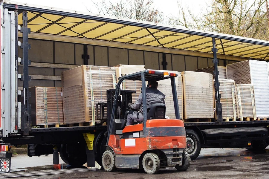 How many pallets fit on a truck