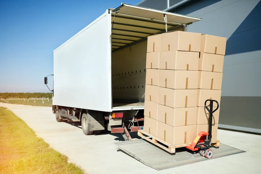 Heavy equipment freight shipping services