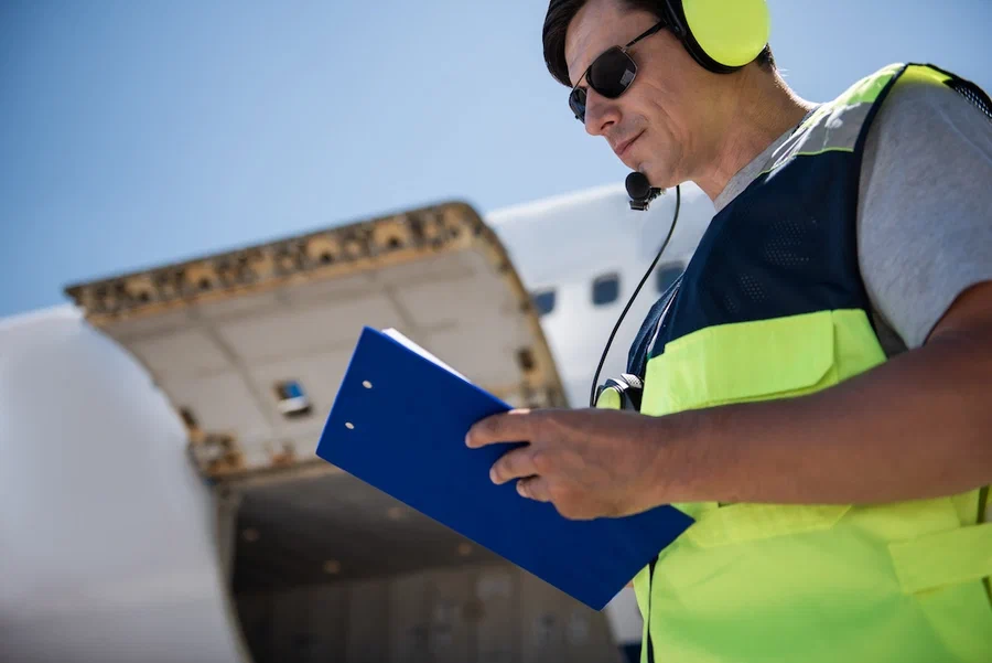 Heavy equipment shipping services