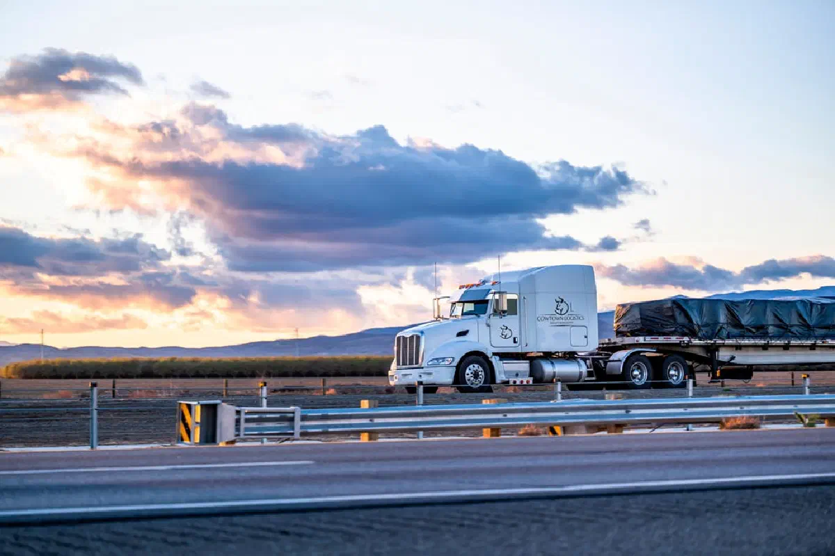 Intermodal vs OTR Freight Shipping: Pros and Cons 