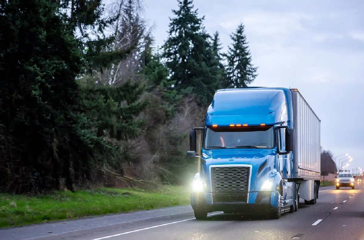What Is a Dry Van and How Is it Different from a Reefer Truck? What Is a Dry Van and How Is it Different from a Reefer Truck?