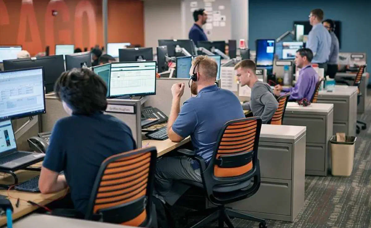Cowtown Logistics vs. National Freight Brokers: What DFW Shippers Should Know Cowtown Logistics vs. National Freight Brokers: What DFW Shippers Should Know