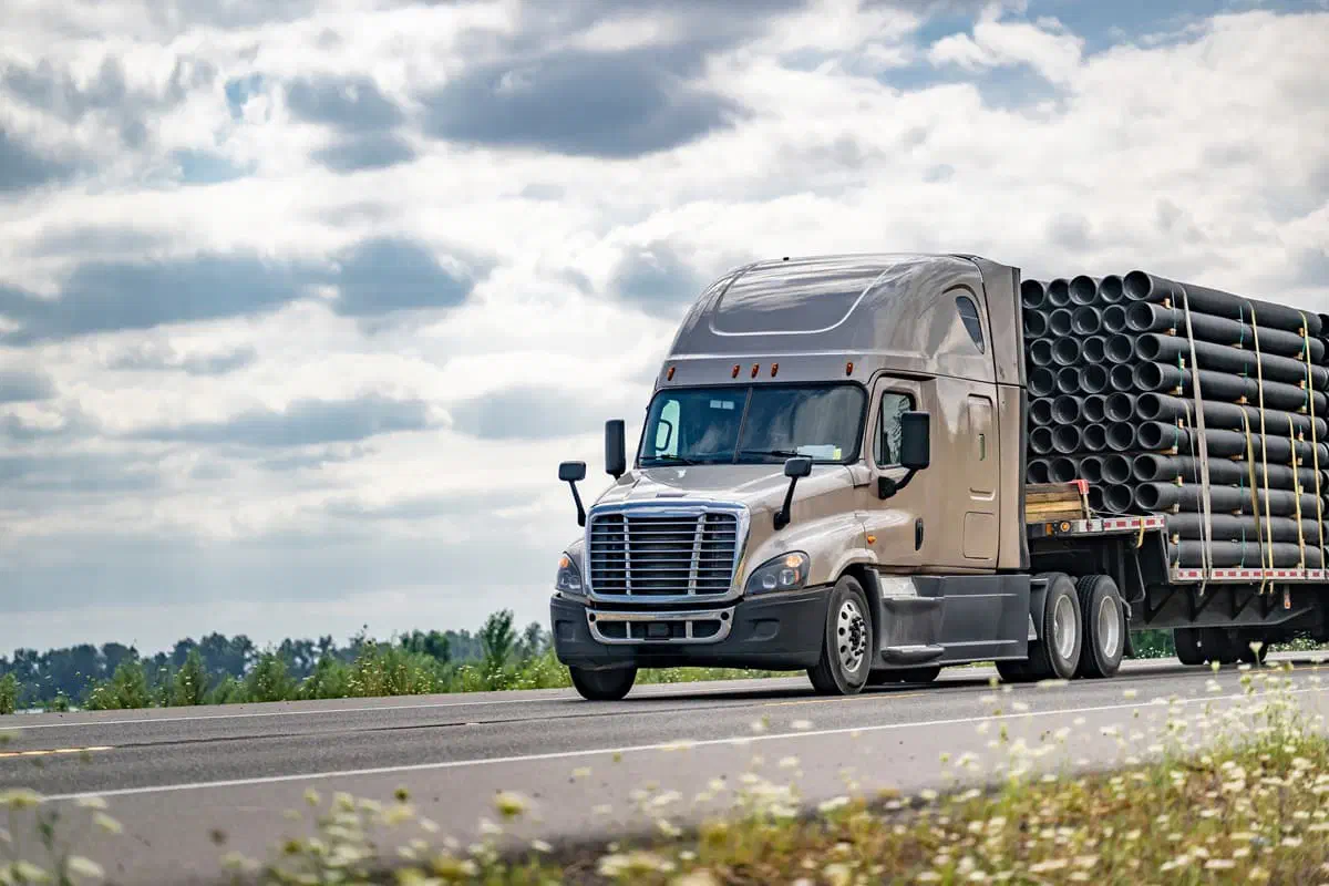 What Is a Step Deck Trailer and How Is It Different from a Flatbed?